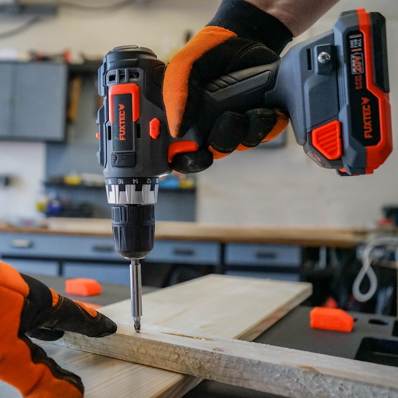 Akumulátorový šroubovák FUXTEC 20V FX-E1BS20 SET s 2 x akumulátorem 2Ah, 1 x nabíjeckou 1A