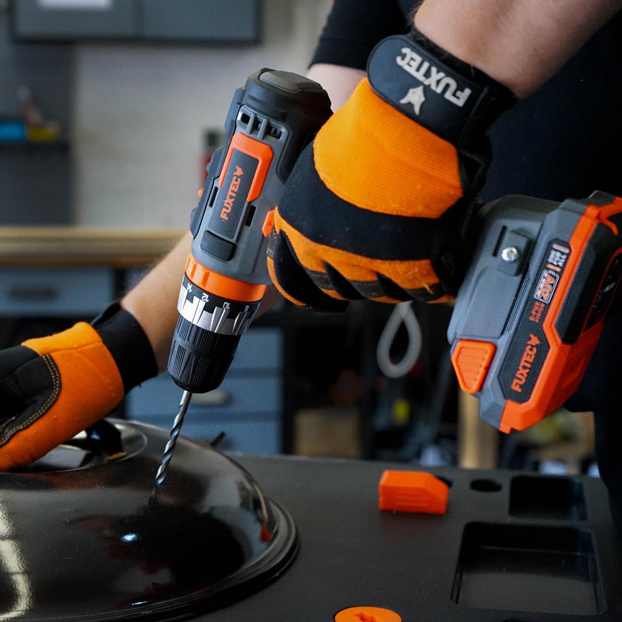 Akumulátorový šroubovák FUXTEC 20V FX-E1BS20 SET s 2 x akumulátorem 2Ah, 1 x nabíjeckou 1A