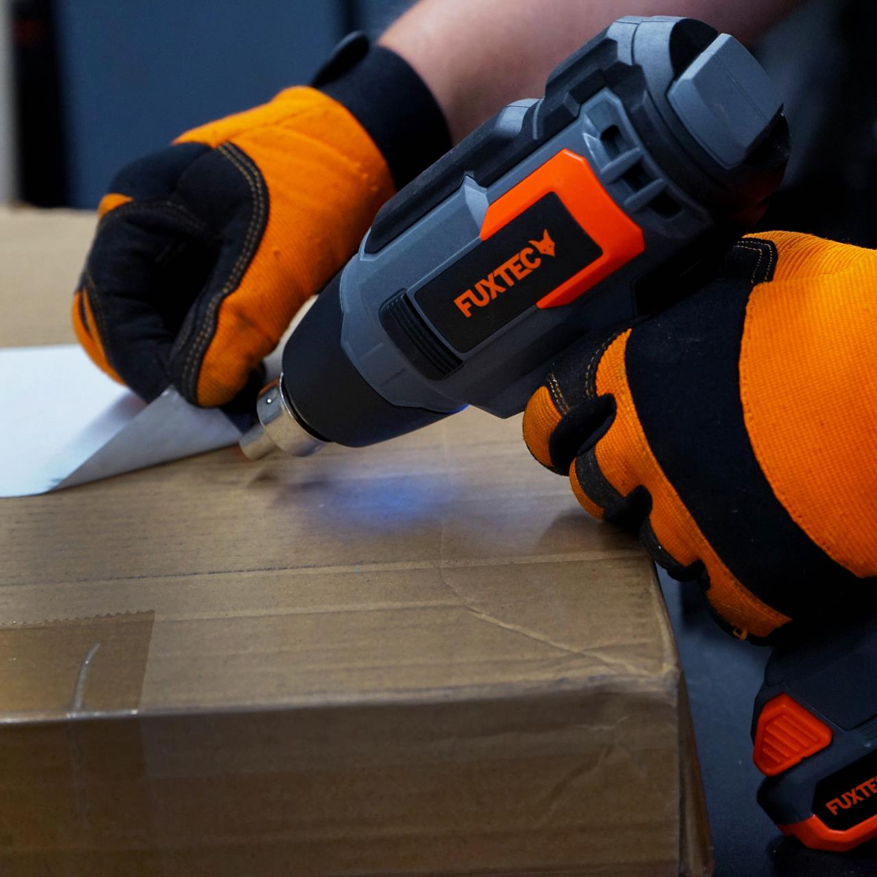 20V akumulátorová horkovzdušná pistole FX-E1HLP20 FUXTEC - s 2Ah baterií a 2,4A nabíjeckou